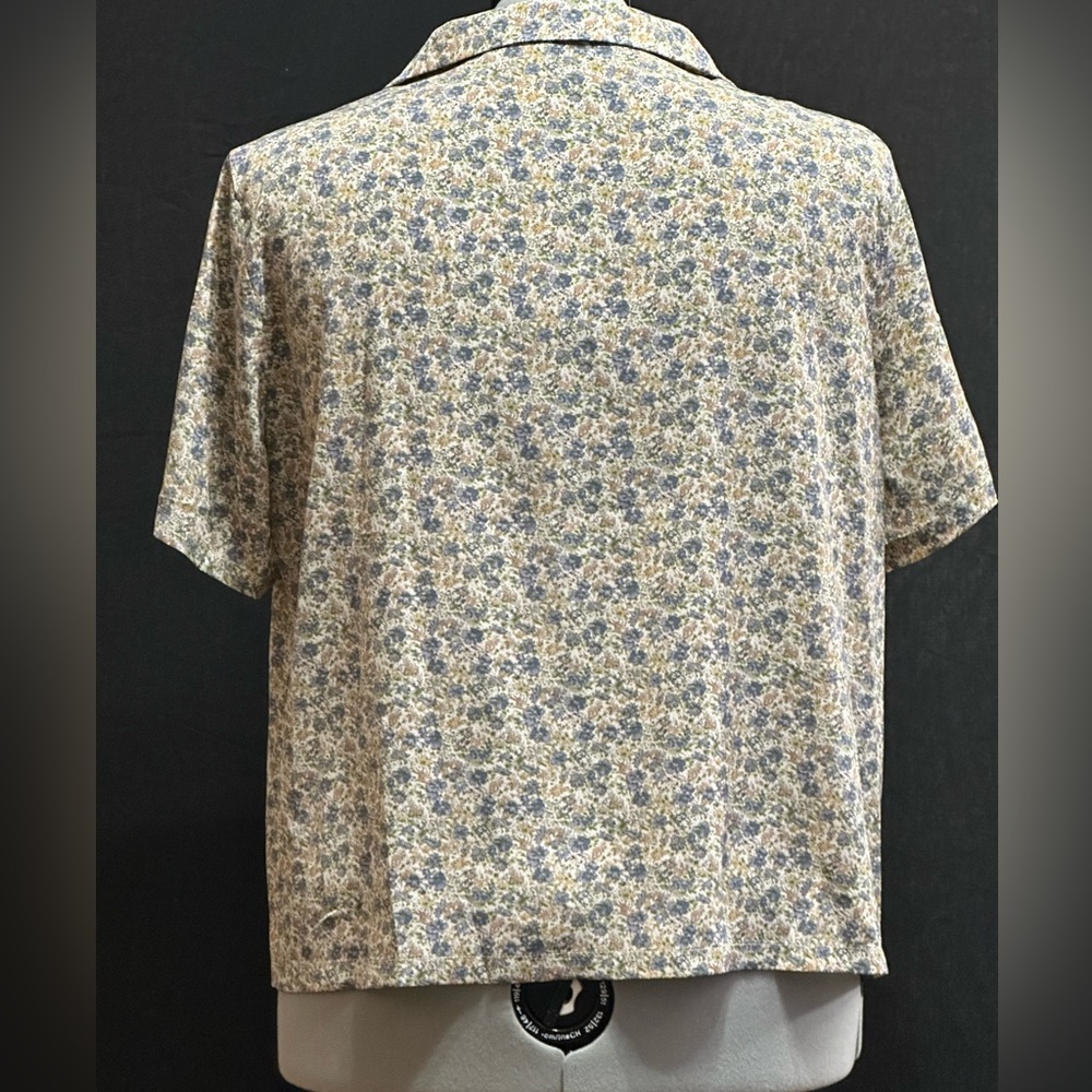 Lapel Neck Ditsy Floral Blouse - Picture 3 of 4